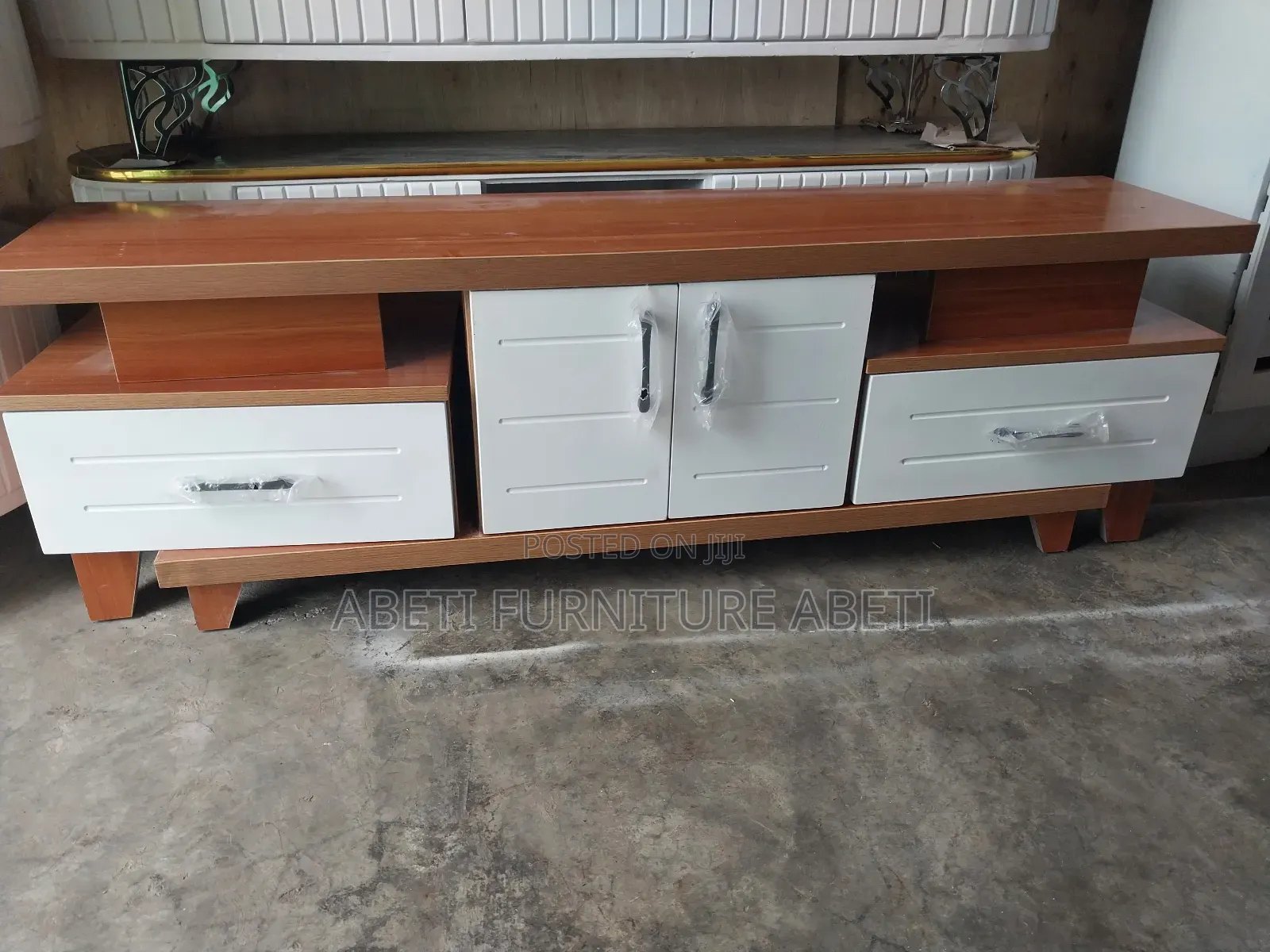 1.50ላምኔትቲቪስታንድ