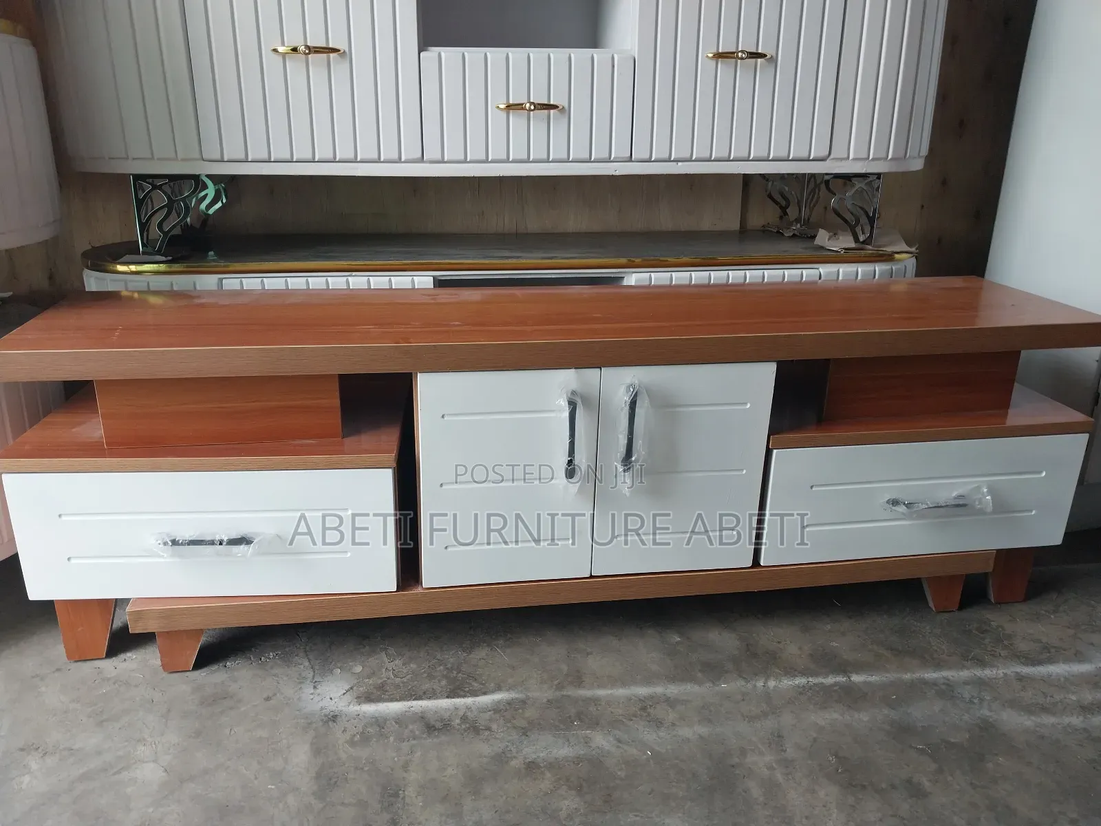 1.50ላምኔትቲቪስታንድ