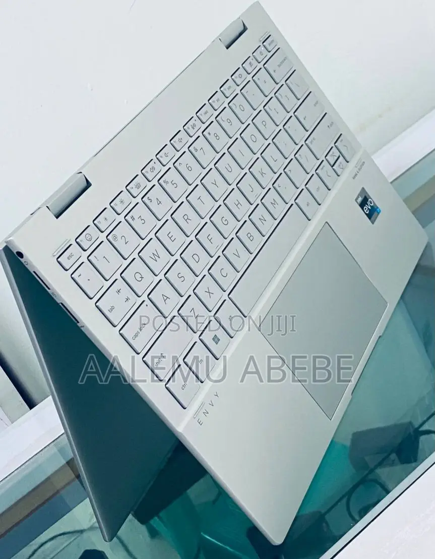 New Laptop HP Envy X360 8GB Intel Core I7 SSD 1T