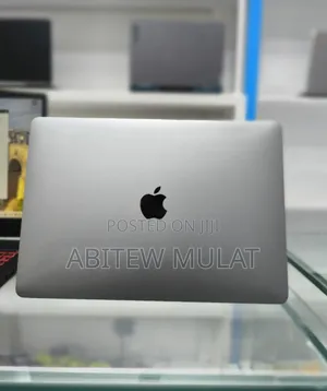 New Laptop Apple MacBook Pro 2019 16GB Intel Core I7 SSD 256GB