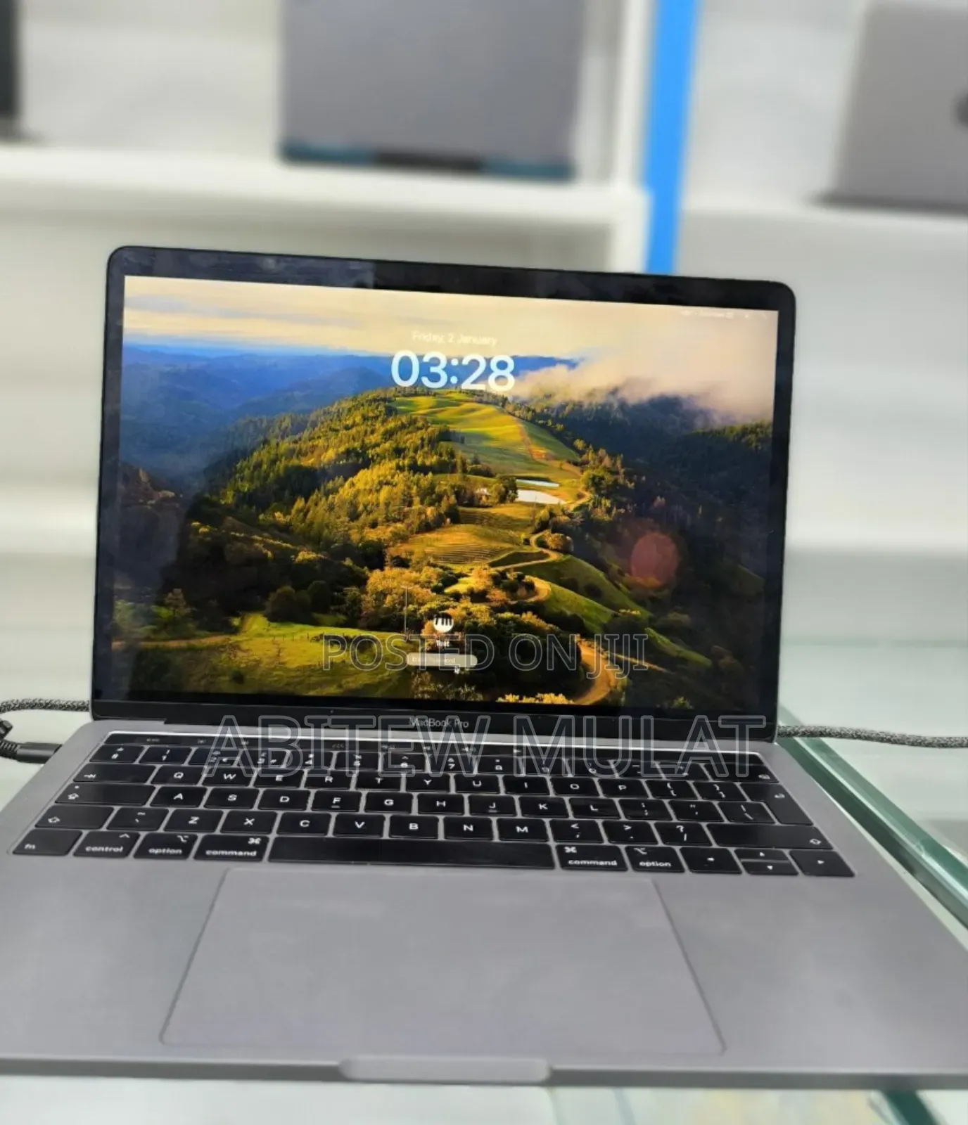 New Laptop Apple MacBook Pro 2019 16GB Intel Core I7 SSD 256GB