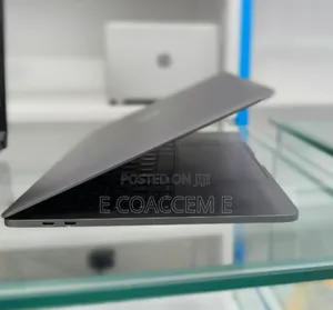 New Laptop Apple MacBook Pro 2019 16GB Intel Core I7 SSD 256GB