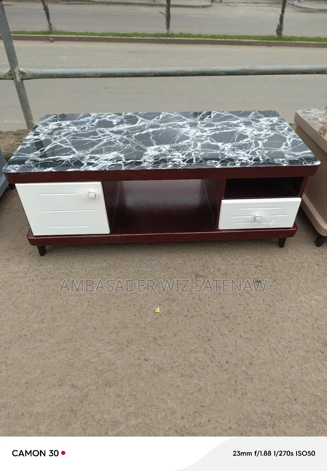 የመሀል ጠረጴዛ / Table