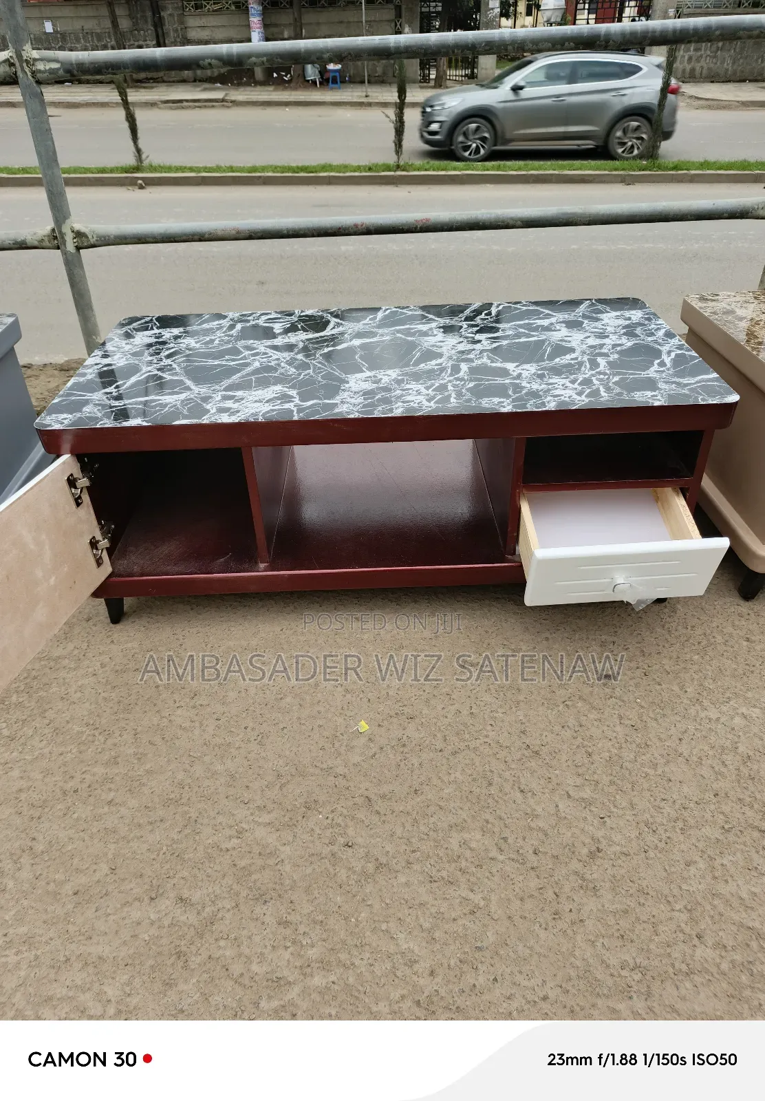 የመሀል ጠረጴዛ / Table