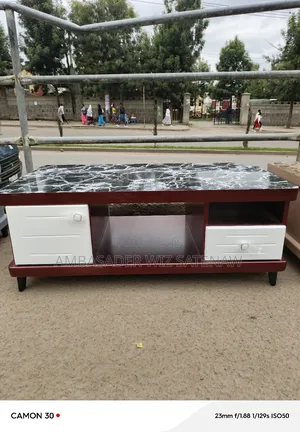 የመሀል ጠረጴዛ / Table