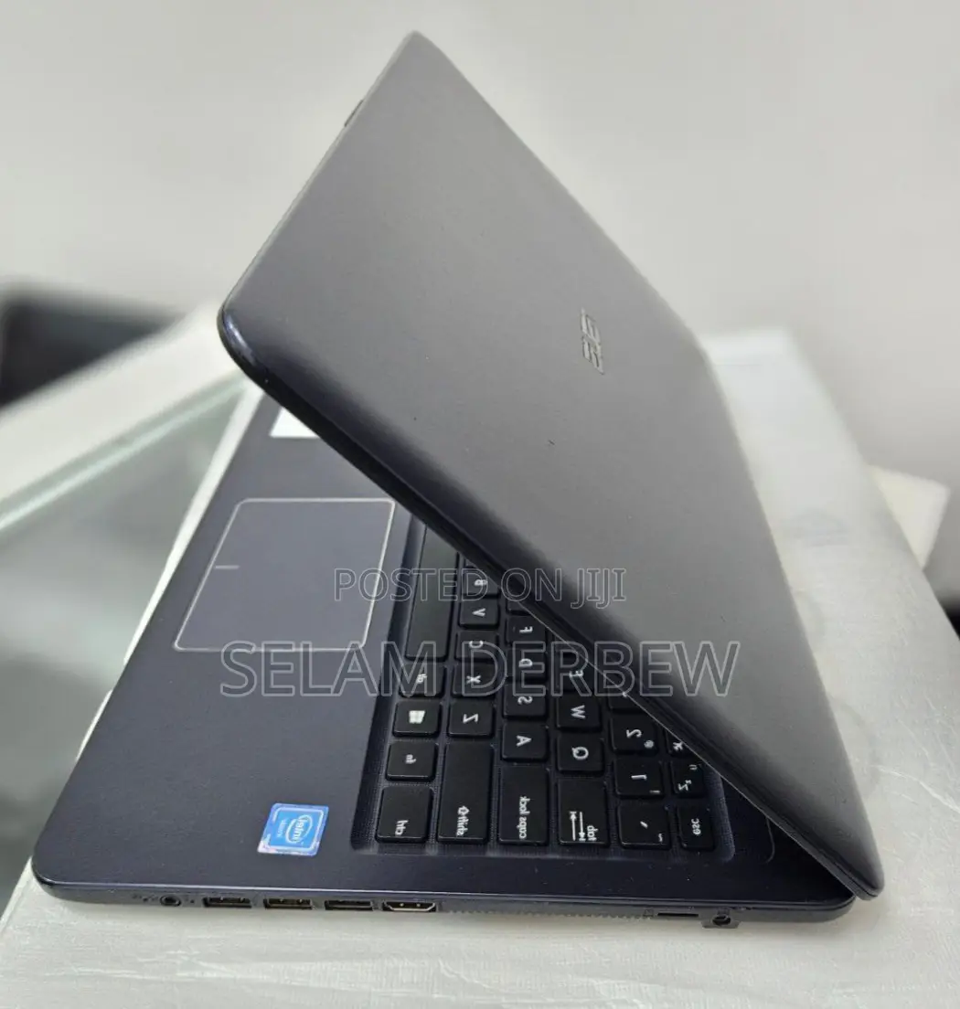 Laptop Asus VivoBook 15 X505BA 4GB Intel Core 2 Quad HDD 500GB