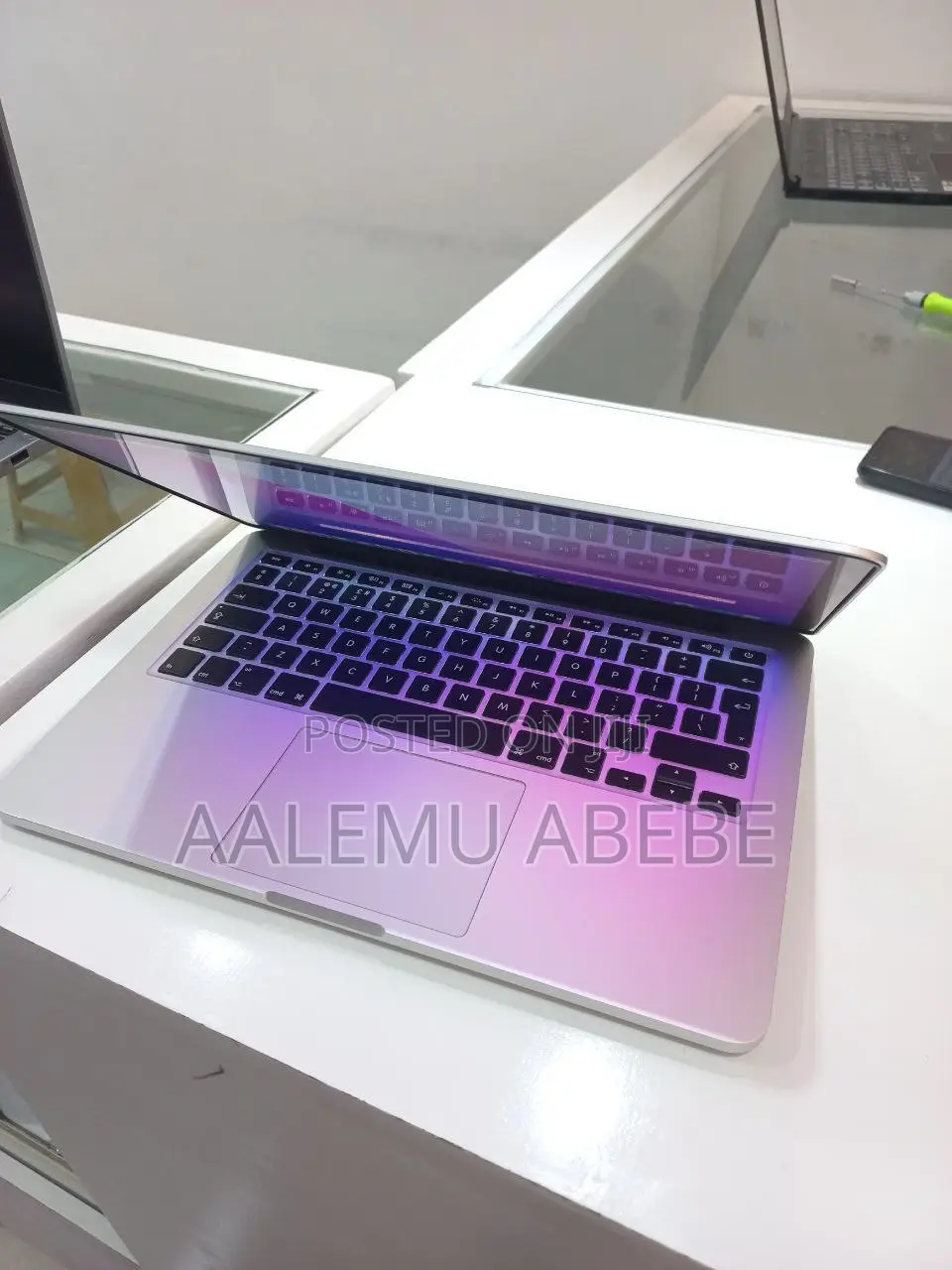 New Laptop Apple MacBook Pro 2017 8GB Intel Core I7 SSD 256GB