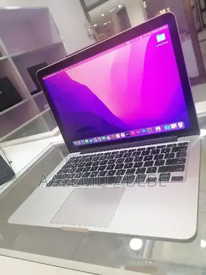 New Laptop Apple MacBook Pro 2017 8GB Intel Core I7 SSD 256GB