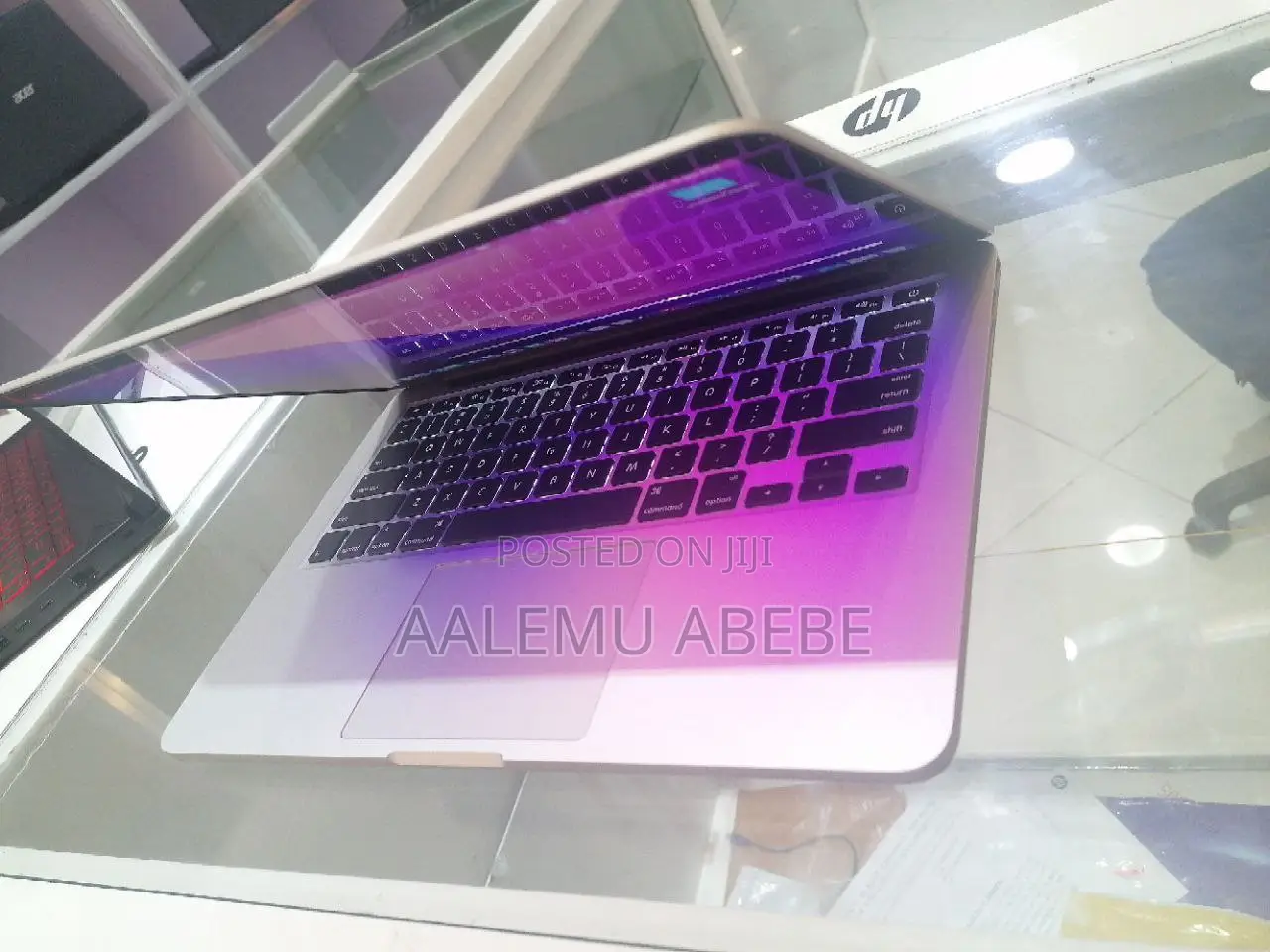 New Laptop Apple MacBook Pro 2017 8GB Intel Core I7 SSD 256GB