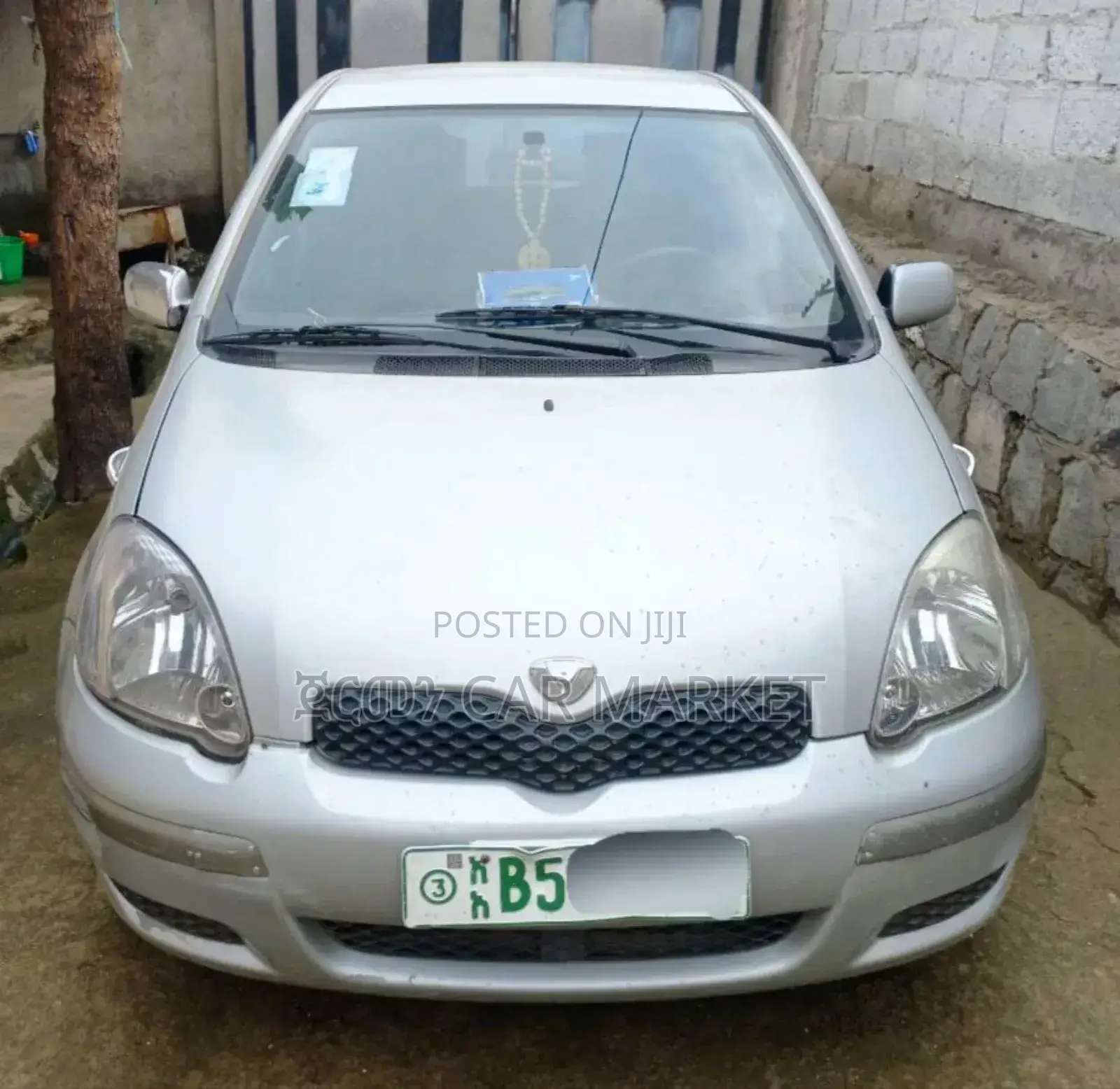 Toyota Vitz 2004 Silver