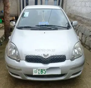 Photo - Toyota Vitz 2004 Silver