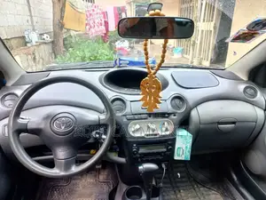 Toyota Vitz 2004 Silver