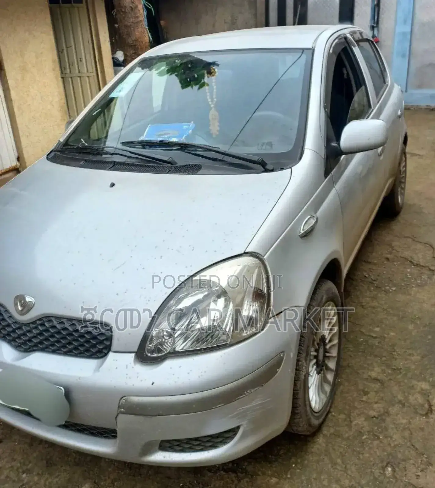 Toyota Vitz 2004 Silver