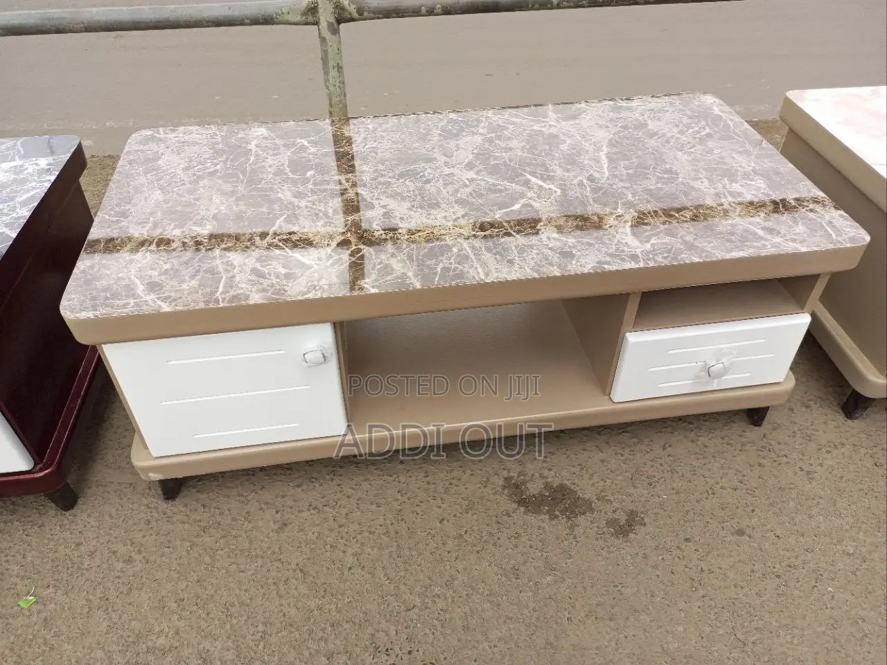 የመሃል ጠረጴዛ/Table