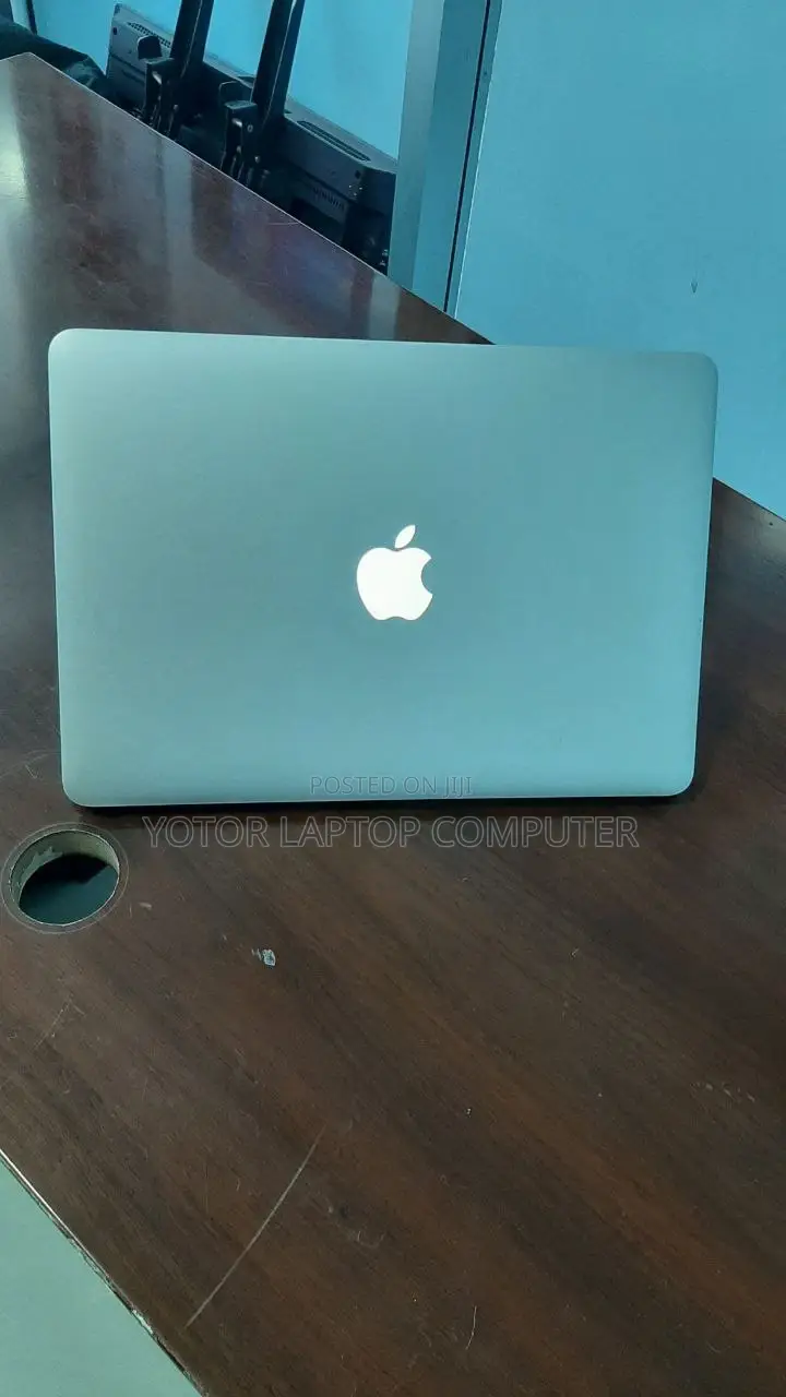 New Laptop Apple MacBook 2015 8GB Intel Core I5 SSD 128GB