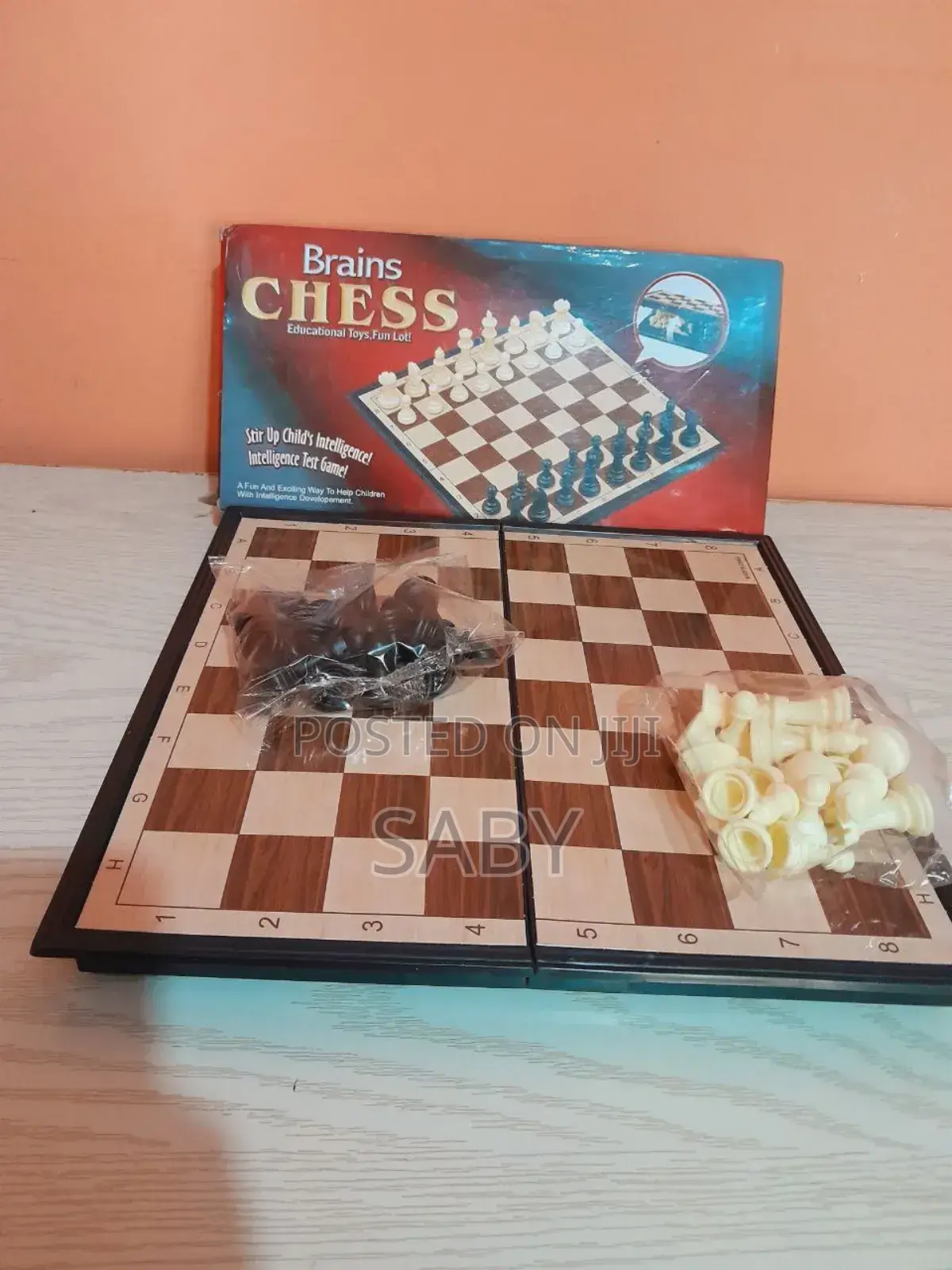 Foldable Chess: Your Pocket-sized Strategy