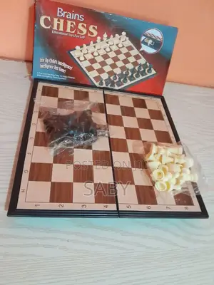 Foldable Chess: Your Pocket-sized Strategy