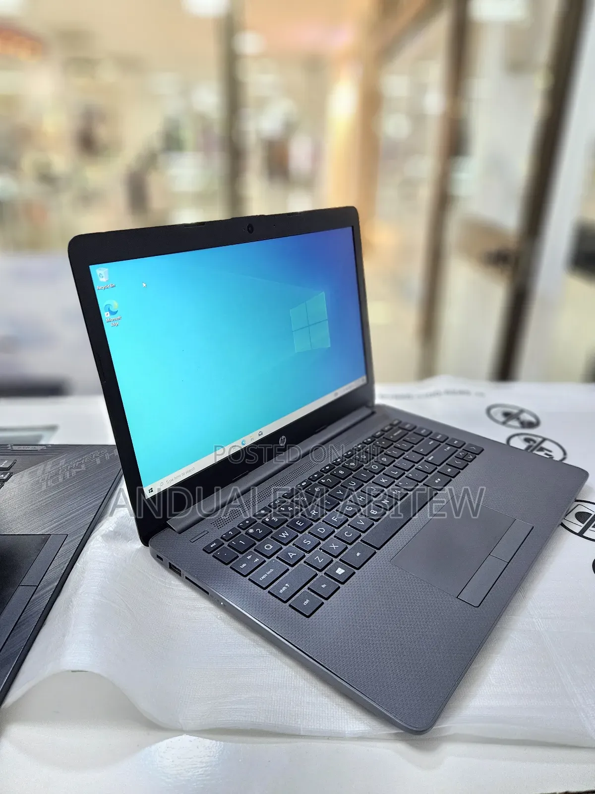 New Laptop HP 250 G6 8GB AMD Ryzen 3 SSD 1T