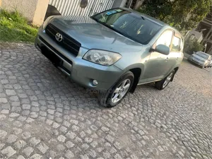Photo - Toyota RAV4 2007 Gray