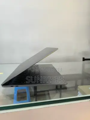 New Laptop Apple MacBook Pro M1 8GB Apple M1 SSD 256GB