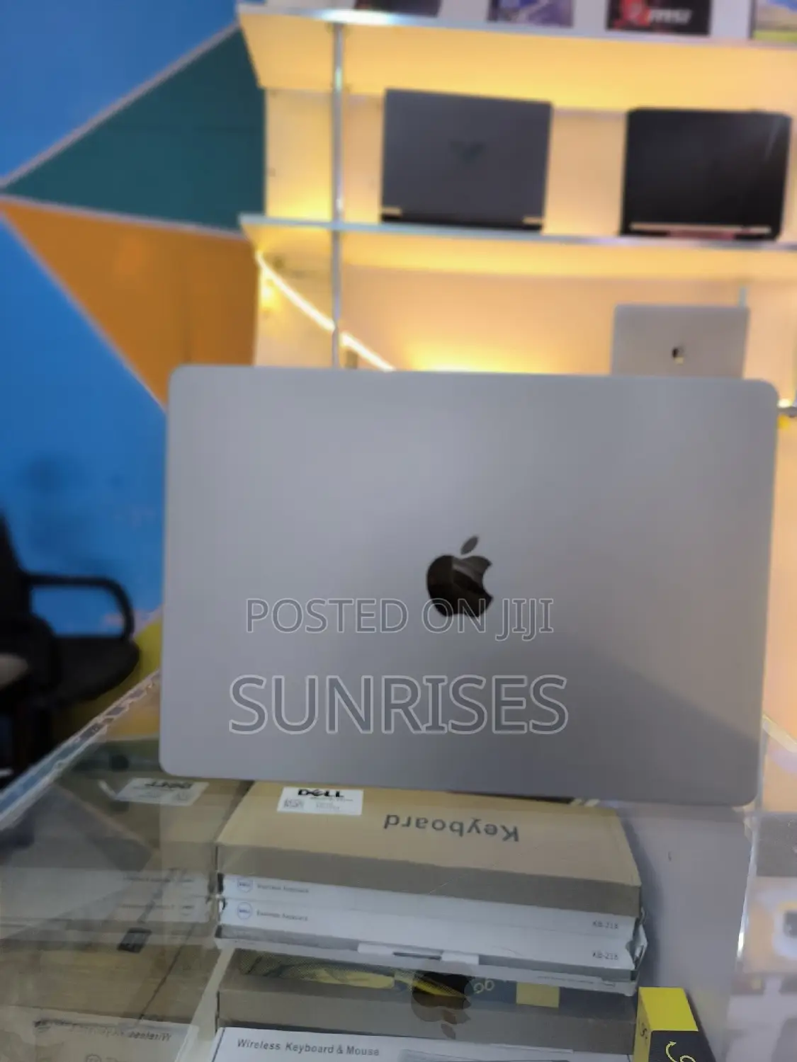 New Laptop Apple MacBook Air 2022 M2 8GB Apple M2 SSD 256GB