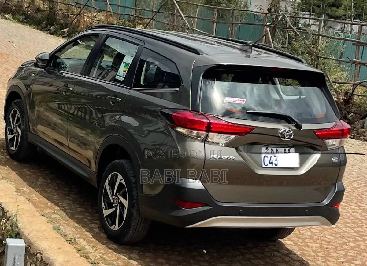 Toyota Rush 2023 Gray