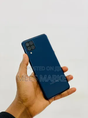 Photo - New Samsung Galaxy F12 64 GB Green