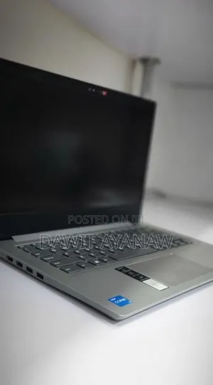 Photo - New Laptop Lenovo Ideapad 3 8GB Intel Core I3 SSD 512GB