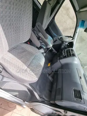 Toyota HiAce 2006 Silver