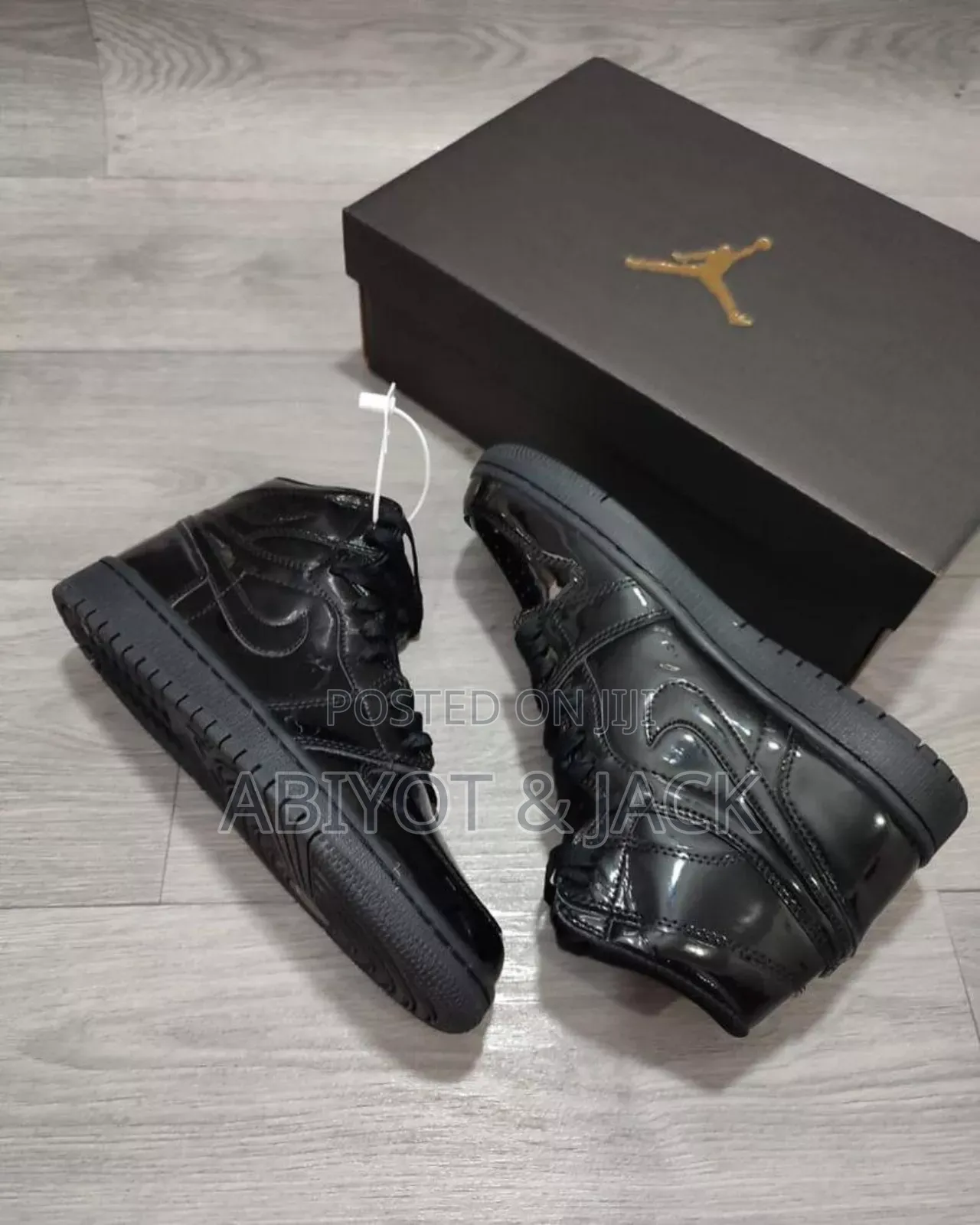Air Jordan 1 Mid SE Triple Black Patent Shoes