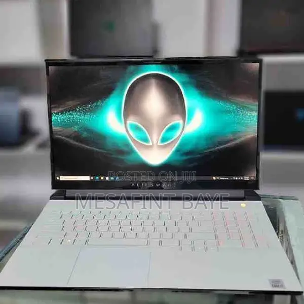 New Laptop Alienware M17x R2 16GB Intel Core I7 SSD 1T