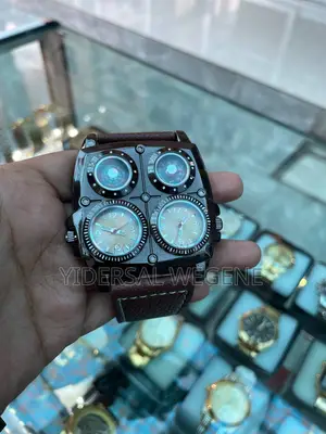 Photo - Oulm Men's Watch