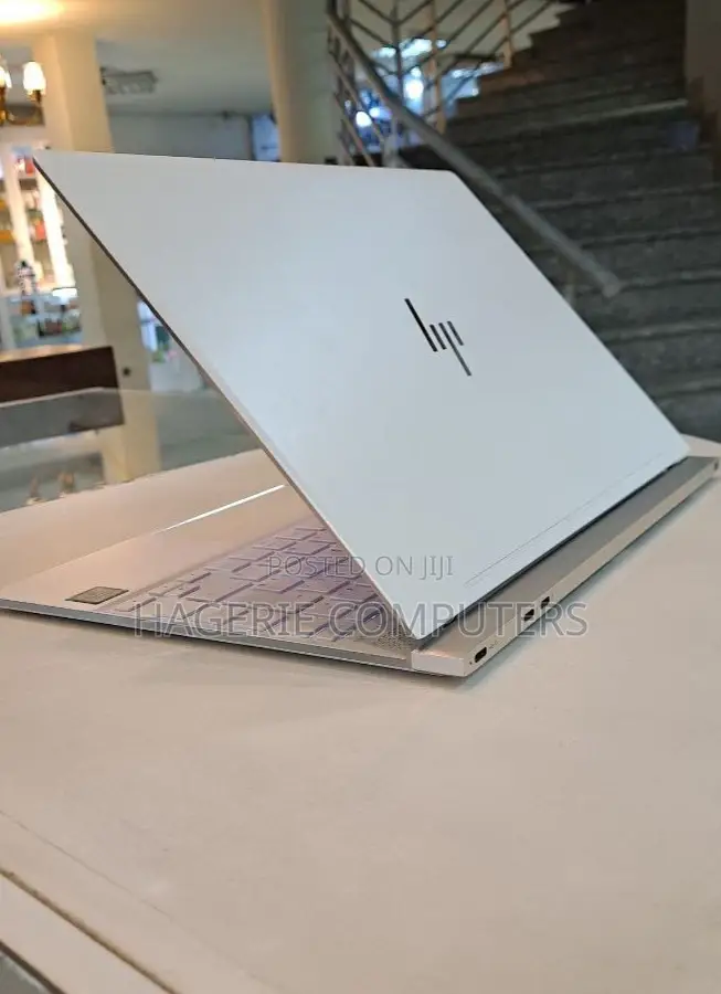 New Laptop HP Spectre 8GB Intel Core I5 SSD 512GB