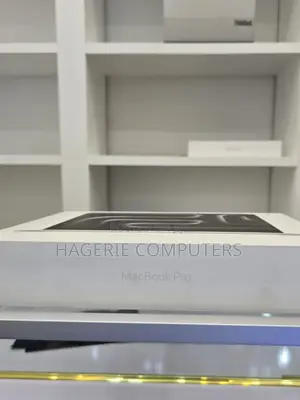 New Apple MacBook Pro 2023 M2 Max 14-Inch 8GB Apple M3 Pro SSD 512GB