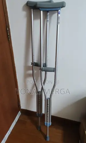 Photo - Crutches - Walking Stick (A Pair)Crutches\₩\Crunch|¥|Cranch