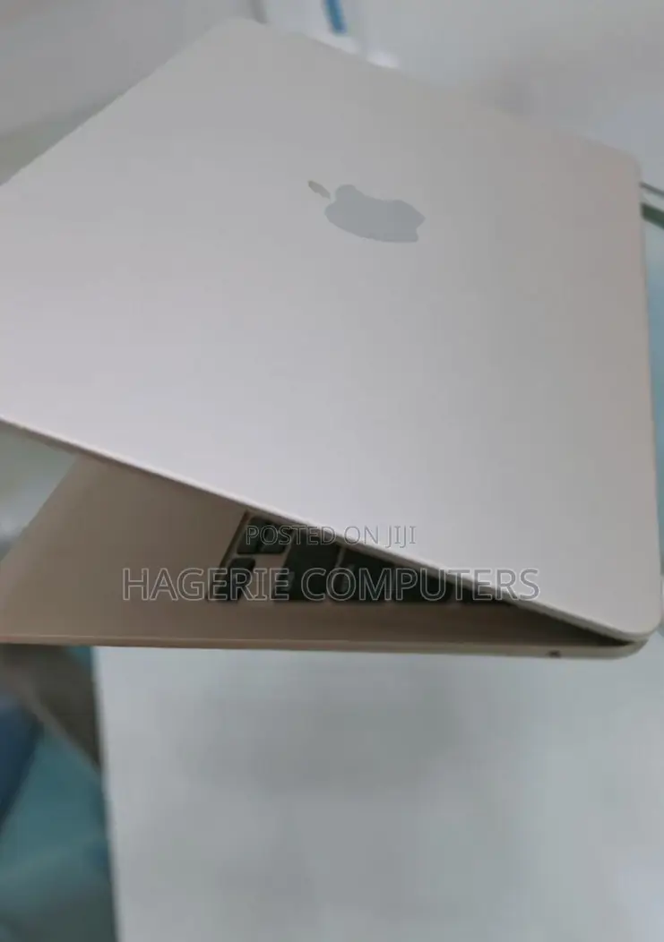 New Laptop Apple MacBook Air 2024 M3 13-Inch 8GB Apple M3 SSD 256GB