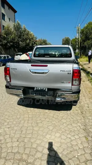 Toyota Hilux 2016 Silver