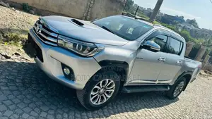 Photo - Toyota Hilux 2016 Silver