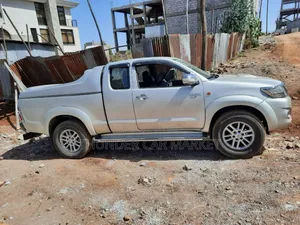 Toyota Hilux 2012 Silver