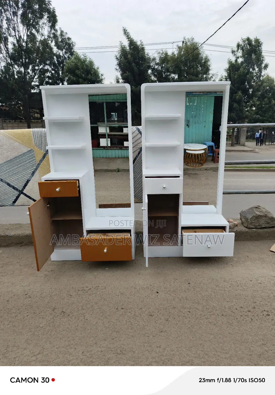 የመዋቢያ ጠረጴዛ