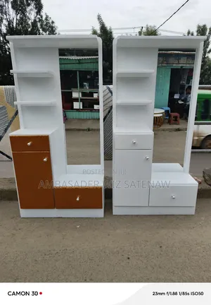 የመዋቢያ ጠረጴዛ