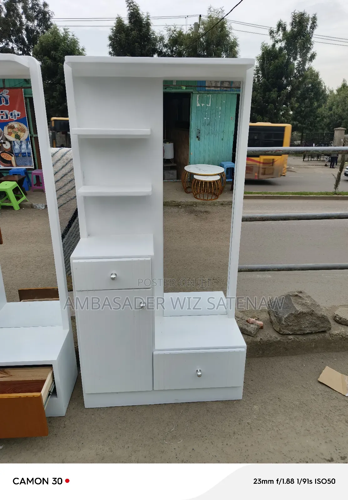 የመዋቢያ ጠረጴዛ