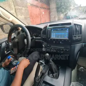 Toyota Land Cruiser 2010 Silver