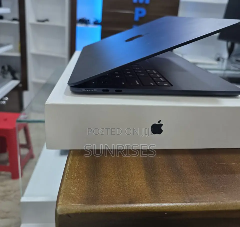 New Laptop Apple MacBook Air 2022 M2 8GB Apple M2 SSD 256GB