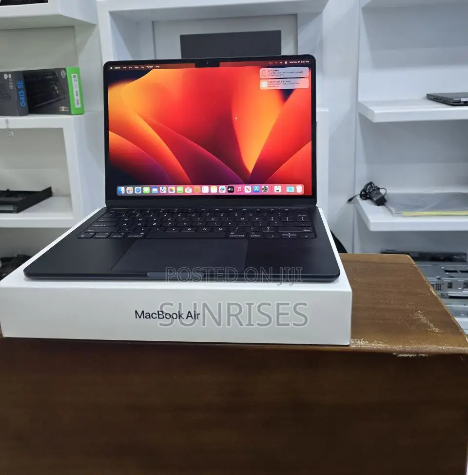 New Laptop Apple MacBook Air 2022 M2 8GB Apple M2 SSD 256GB