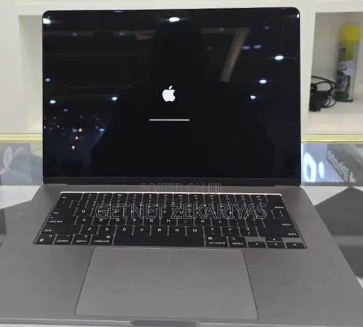 New Laptop Apple MacBook Air 2023 M2 8GB Apple M2 SSD 256GB
