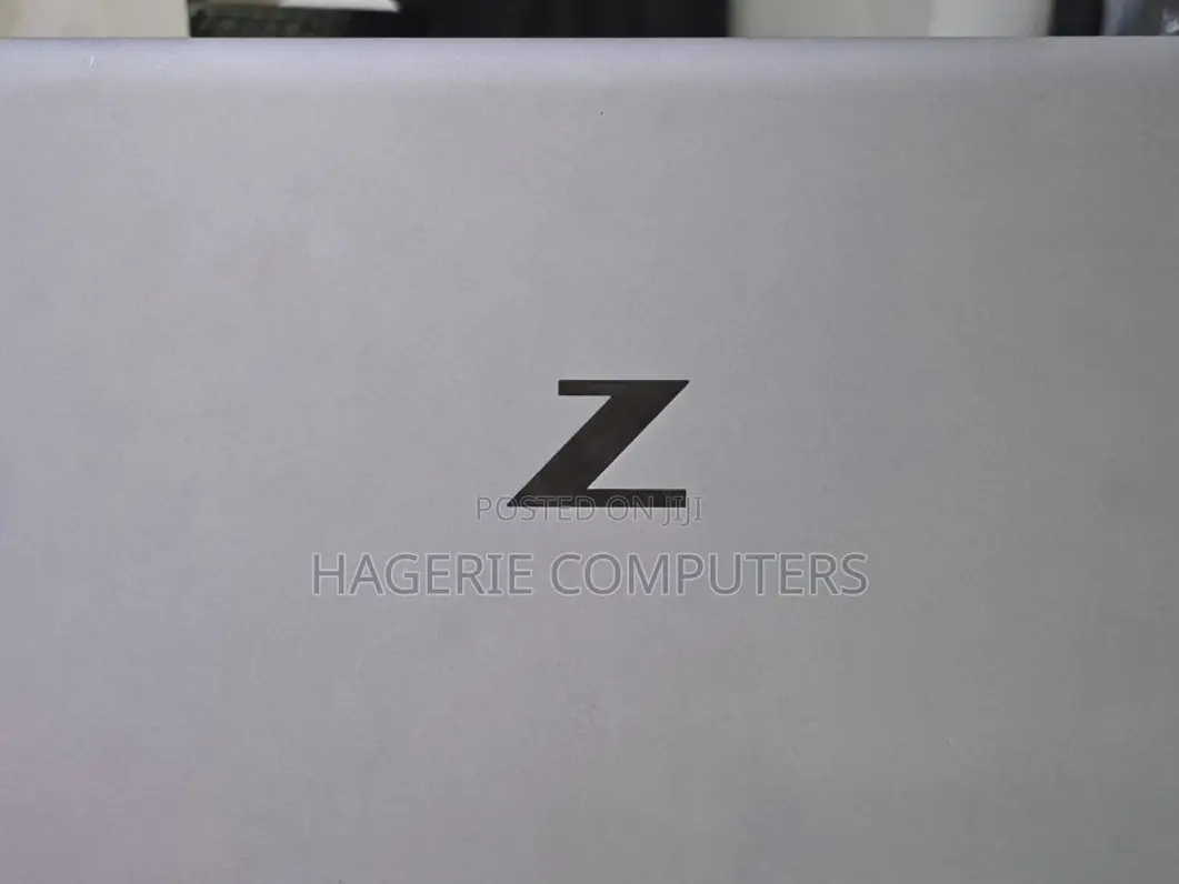 New Laptop HP ZBook Firefly G8 16GB Intel Core I7 SSD 512GB