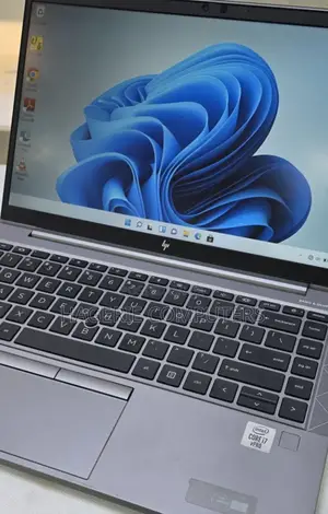 New Laptop HP ZBook Firefly G8 16GB Intel Core I7 SSD 512GB