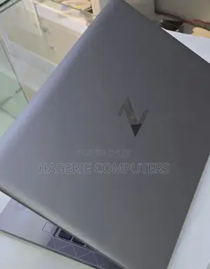 New Laptop HP ZBook Firefly G8 16GB Intel Core I7 SSD 512GB