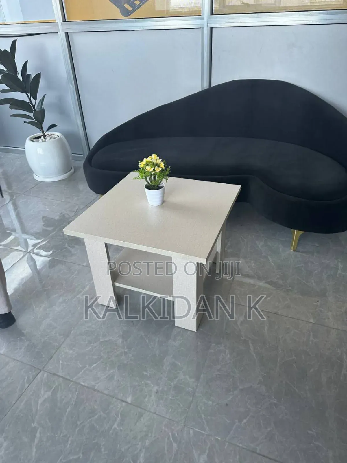 Lobby Sofa With Coffee Table